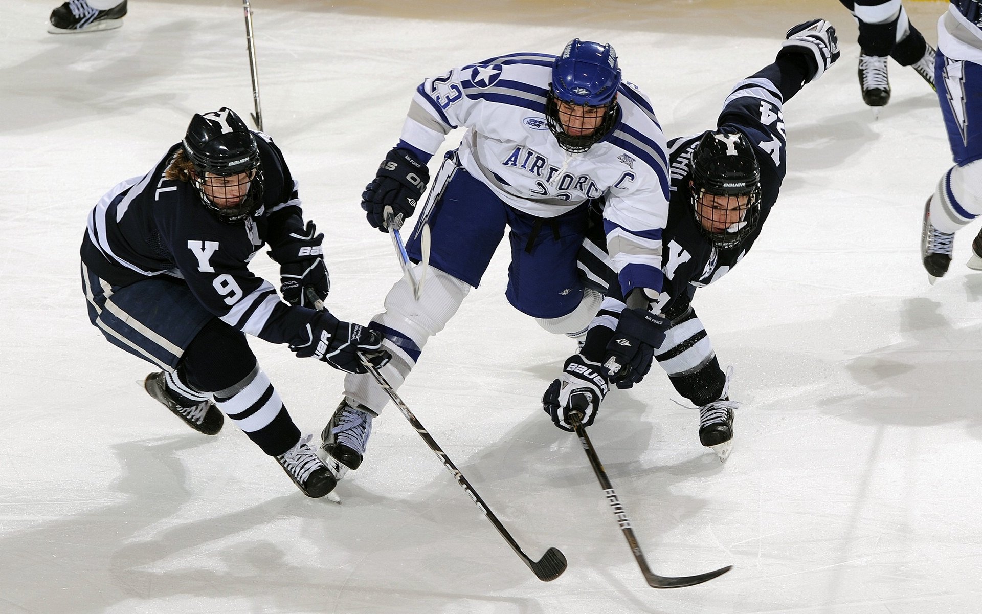 传统皮划艇竞技展，水上技术的精彩比拼，皮划艇视频比赛
